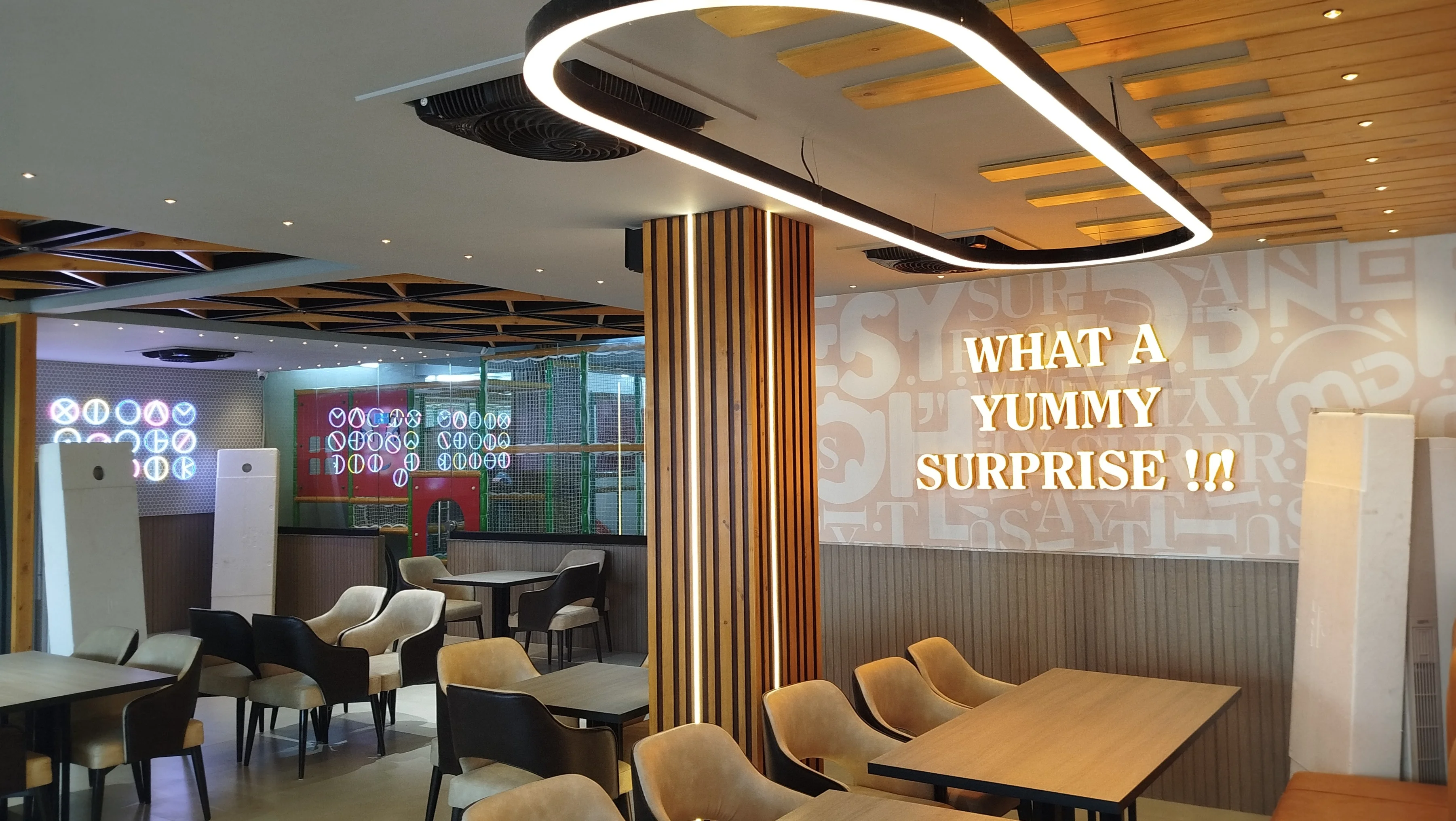 MEZADINE RESTAURANT gallery image 13
