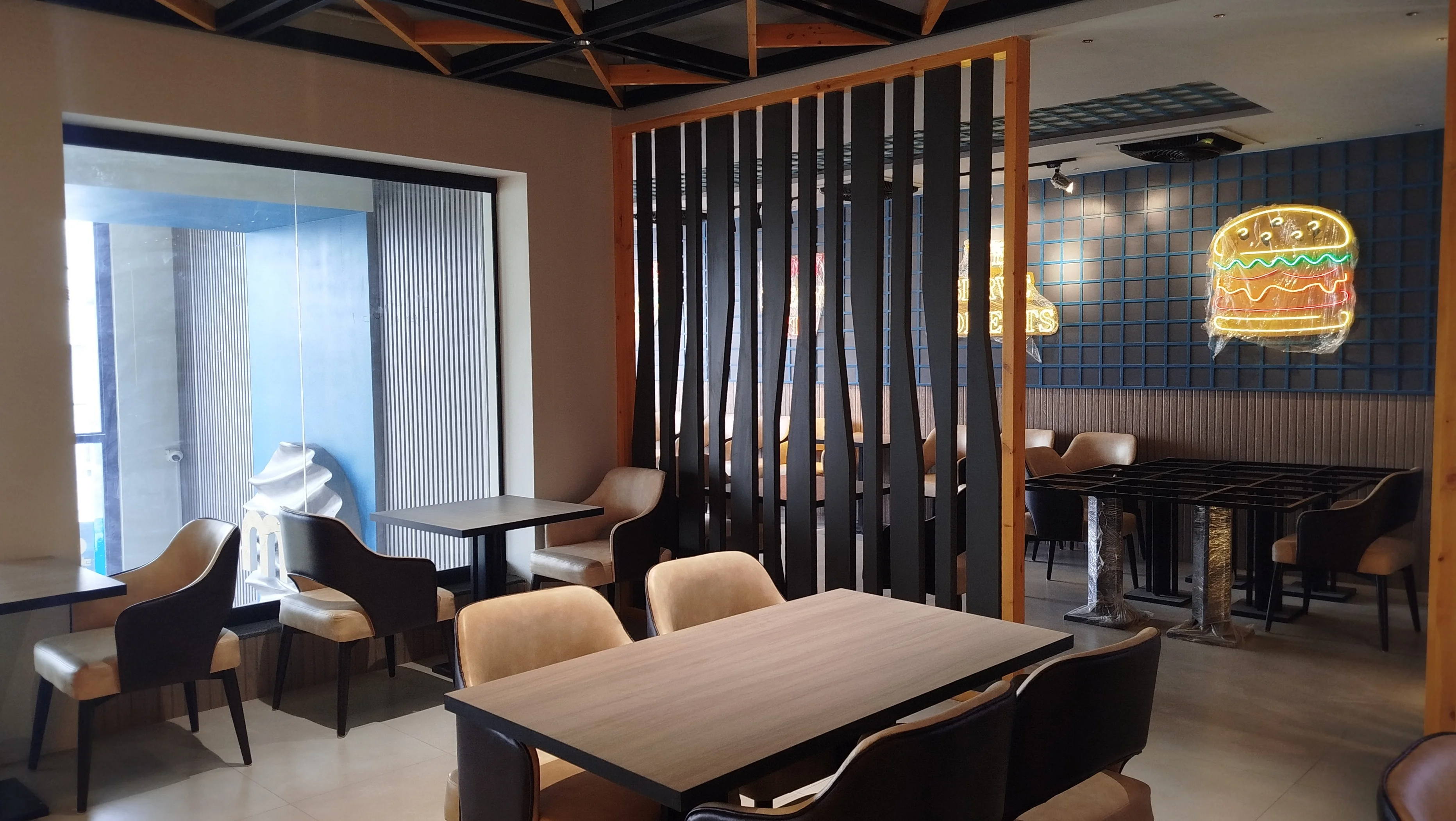 MEZADINE RESTAURANT gallery image 21