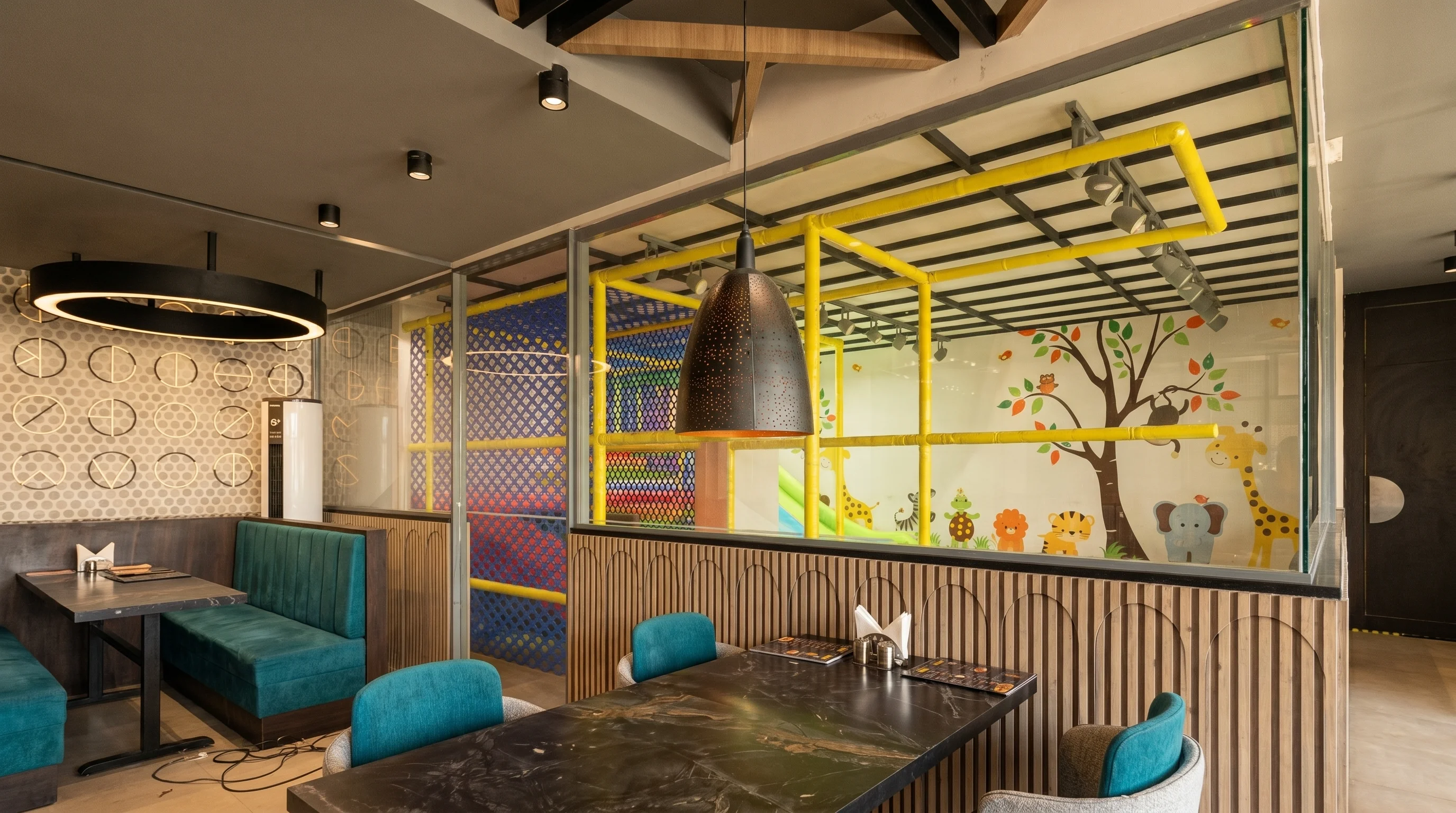 MEZADINE RESTAURANT gallery image 14