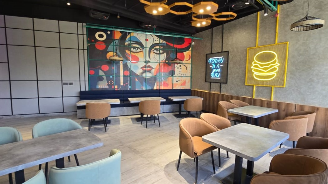 PIZZOBURG RESTAURANT gallery image 6