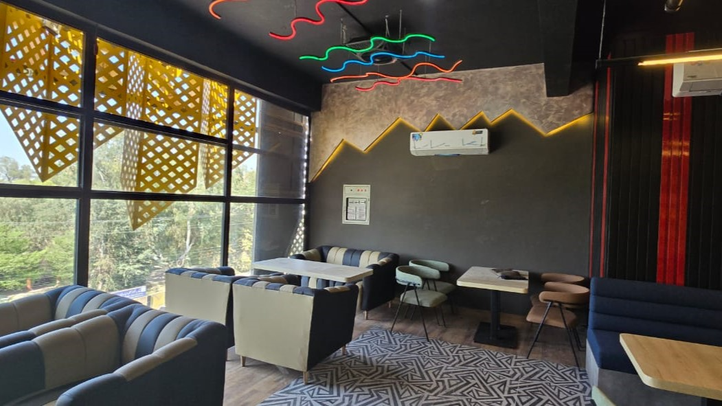 PIZZOBURG RESTAURANT gallery image 15